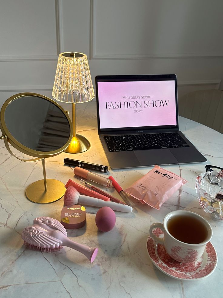 тгк_ дневник блондинки - Handy Home Laptop streaming fashion show, surrounded by makeup, mirror, and tea on marble table. Cozy beauty setup.