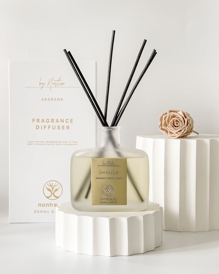 Nontre_co Reed Diffuser 200ml Adorame - Handy Home Elegant reed diffuser with a floral design on white pedestal, enhancing home ambiance and style. Perfect for a serene atmosphere.